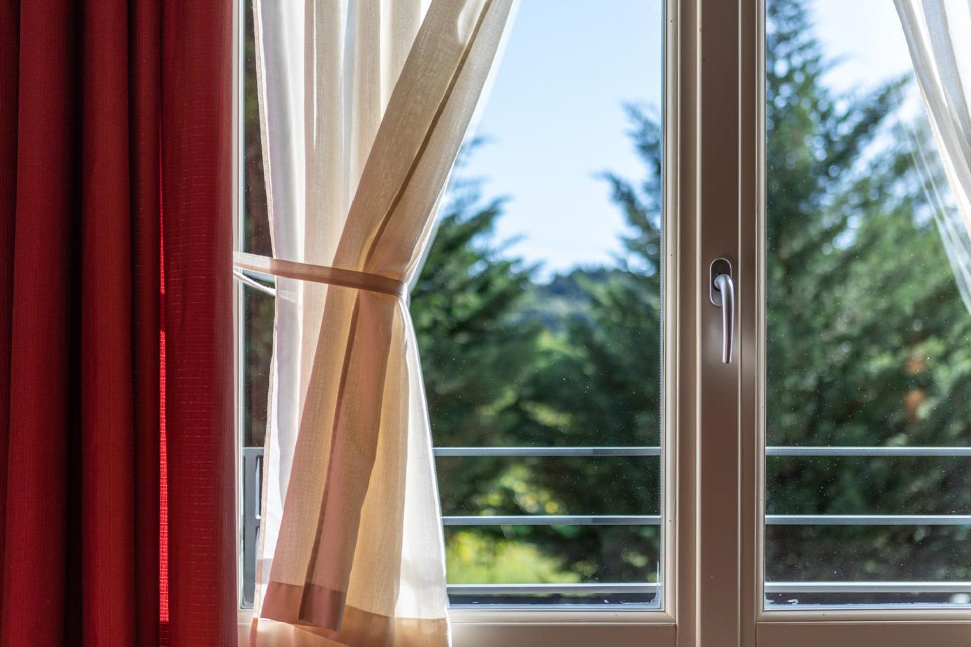 Hotel Cortese Armeno Bilik gambar